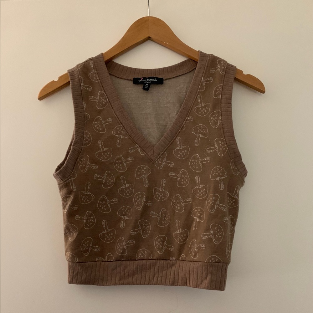 Medium mushroom pattern top